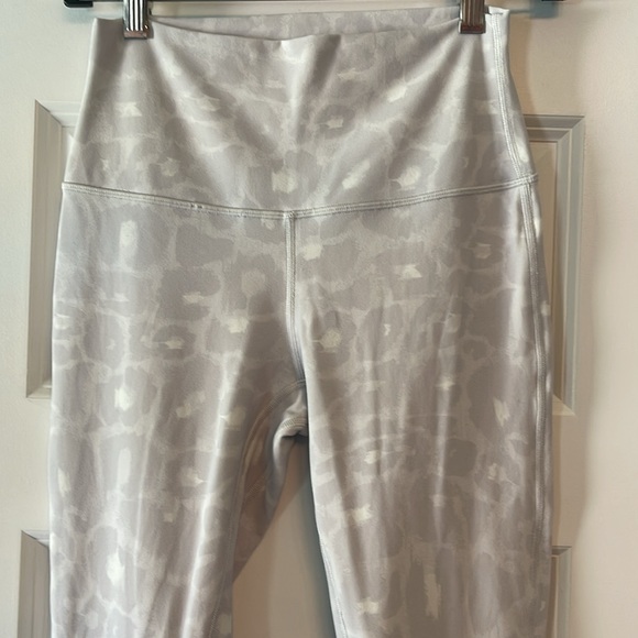 Lululemon White Spotted Leopard Print Workout Leggings- Size Small/6 - Picture 2 of 8